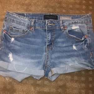 Aéropostale light denim shorty jean shorts size 4